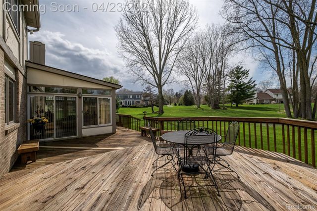 6701 Sun Valley Drive, Independence Charter Township, MI 48348