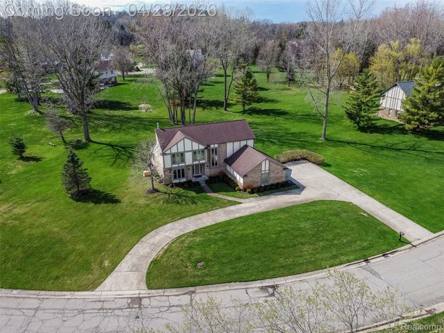 6701 Sun Valley Drive, Independence Charter Township, MI 48348