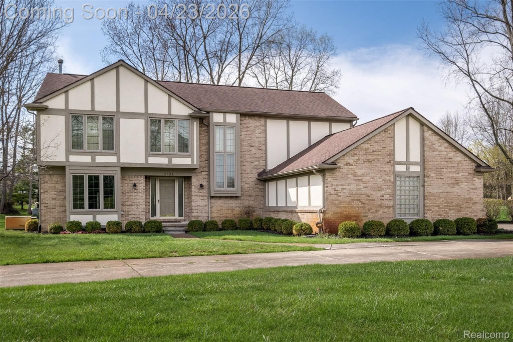 6701 Sun Valley Drive, Independence Charter Township, MI 48348