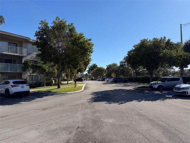 5005 Wiles Road 307, Coconut Creek, FL 33073
