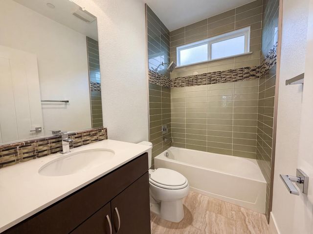 2004 Camino Real Way, Roseville, CA 95747