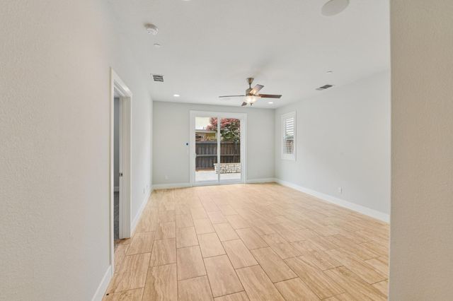 2004 Camino Real Way, Roseville, CA 95747