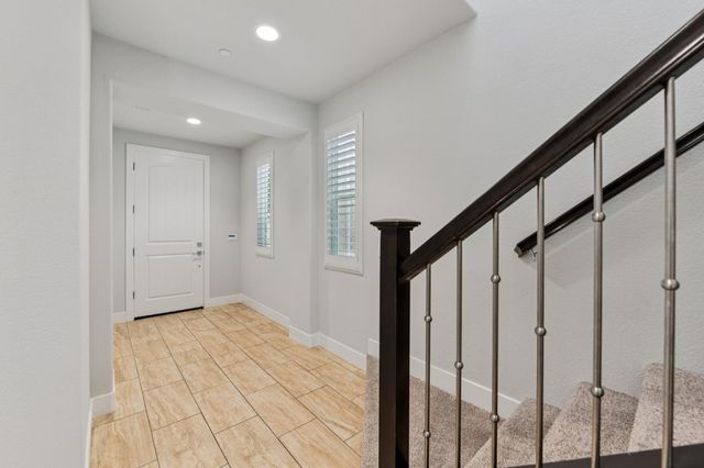 2004 Camino Real Way, Roseville, CA 95747