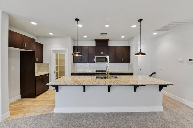 2004 Camino Real Way, Roseville, CA 95747