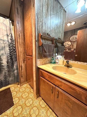 42909 Capanero Oaks Court, California Hot Springs, CA 93207