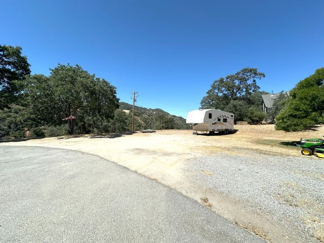 42909 Capanero Oaks Court, California Hot Springs, CA 93207