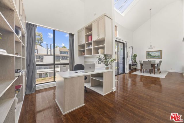 13331 Moorpark Street 318, Sherman Oaks, CA 91423