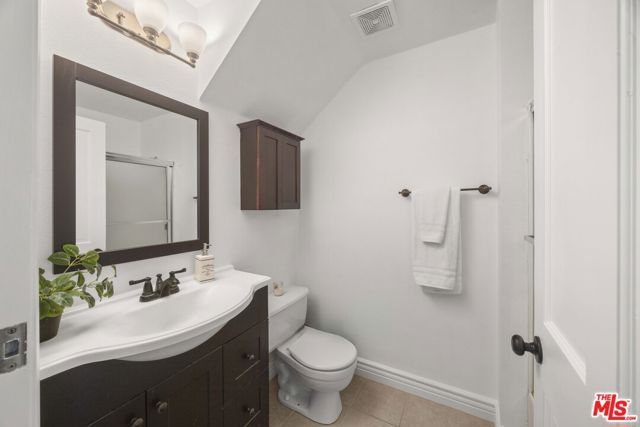 13331 Moorpark Street 318, Sherman Oaks, CA 91423