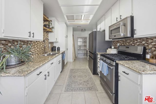 13331 Moorpark Street 318, Sherman Oaks, CA 91423