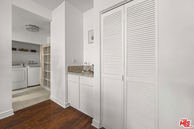 13331 Moorpark Street 318, Sherman Oaks, CA 91423