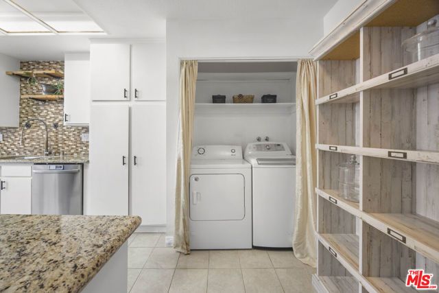 13331 Moorpark Street 318, Sherman Oaks, CA 91423