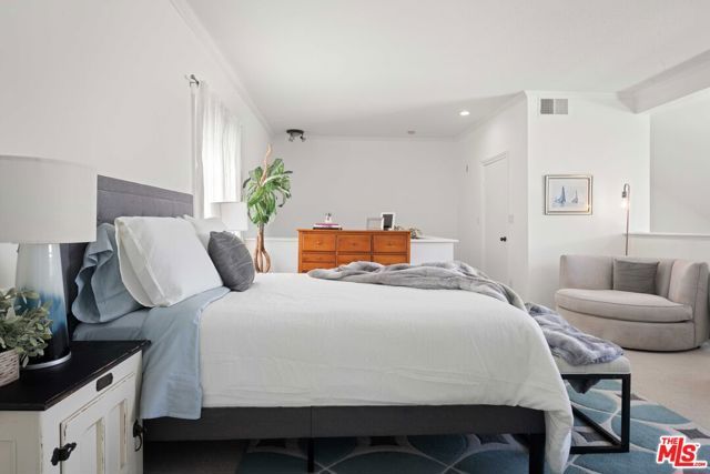 13331 Moorpark Street 318, Sherman Oaks, CA 91423