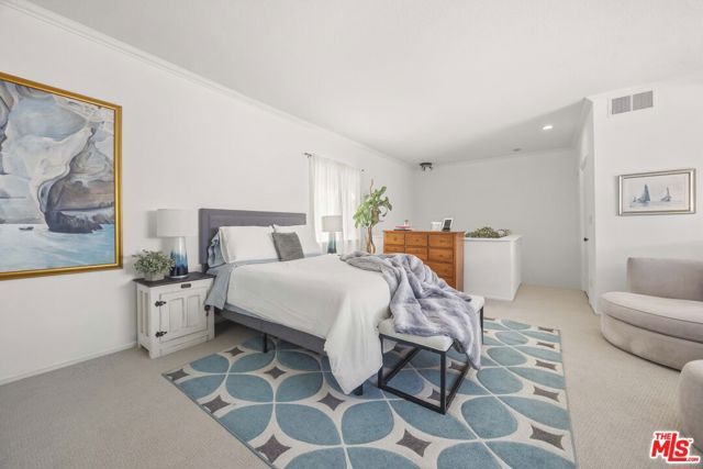 13331 Moorpark Street 318, Sherman Oaks, CA 91423