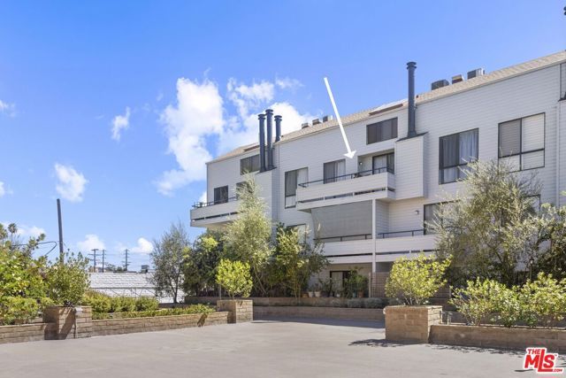 13331 Moorpark Street 318, Sherman Oaks, CA 91423