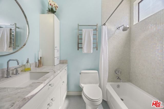 13331 Moorpark Street 318, Sherman Oaks, CA 91423