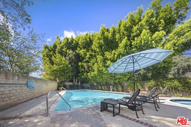 13331 Moorpark Street 318, Sherman Oaks, CA 91423