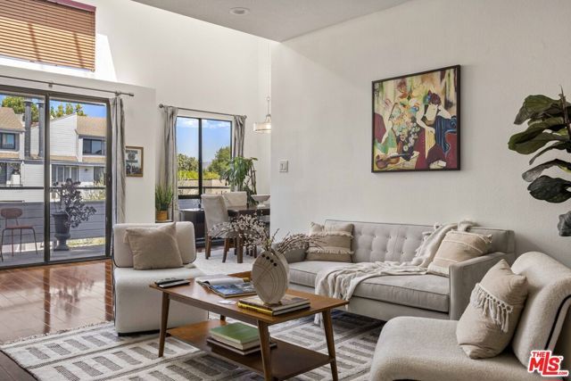 13331 Moorpark Street 318, Sherman Oaks, CA 91423
