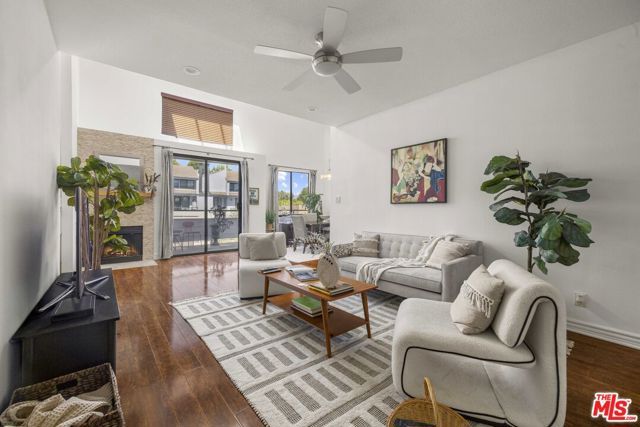 13331 Moorpark Street 318, Sherman Oaks, CA 91423