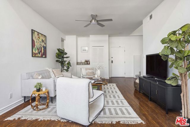 13331 Moorpark Street 318, Sherman Oaks, CA 91423