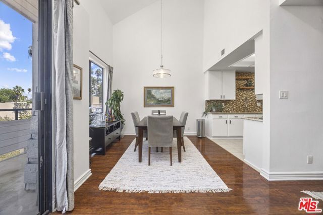13331 Moorpark Street 318, Sherman Oaks, CA 91423
