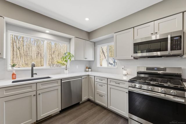 3645 W Surrey Lane, Fort Gratiot, MI 48059