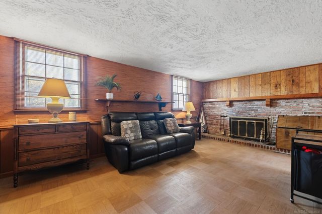 3645 W Surrey Lane, Fort Gratiot, MI 48059