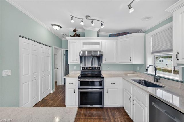 39 Channel LN, Fort Myers, FL 33905