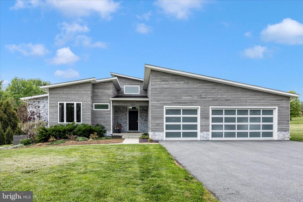 Image 2 of property listing at 4110 WESTON DR, Knoxville, MD 21758