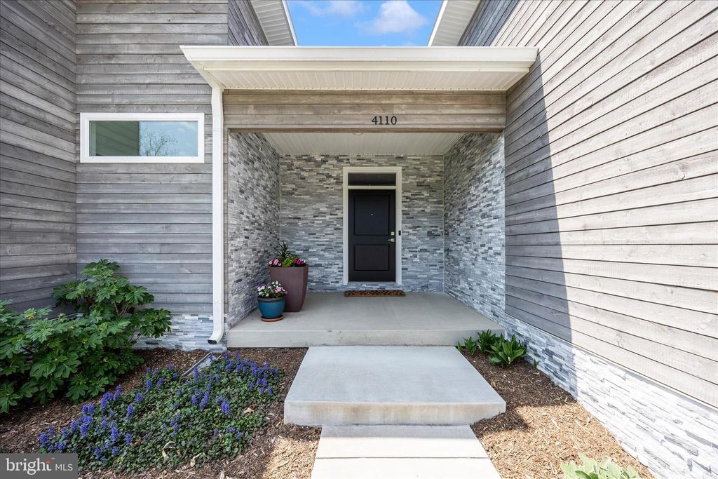 Image 3 of property listing at 4110 WESTON DR, Knoxville, MD 21758