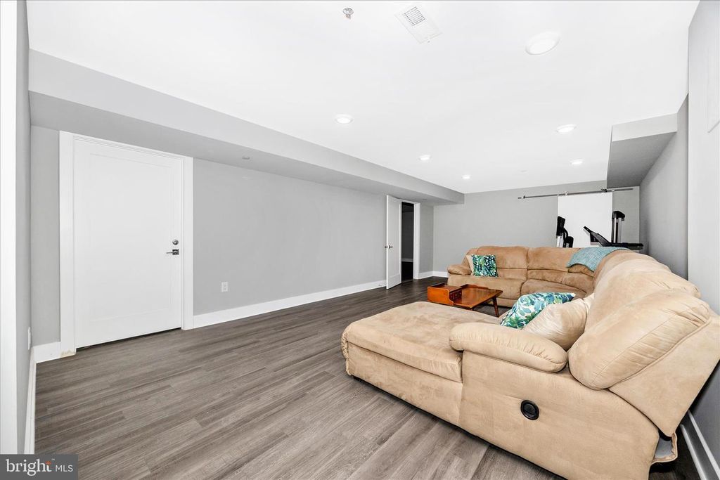 Image 34 of property listing at 4110 WESTON DR, Knoxville, MD 21758