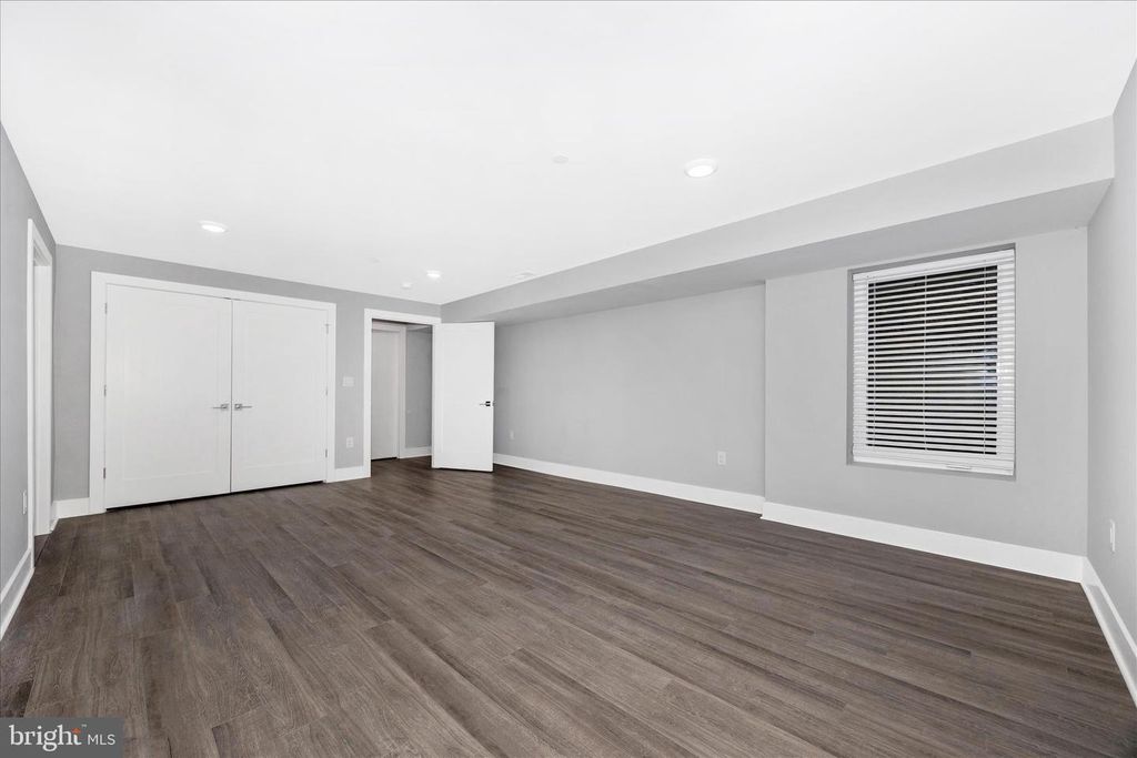 Image 37 of property listing at 4110 WESTON DR, Knoxville, MD 21758