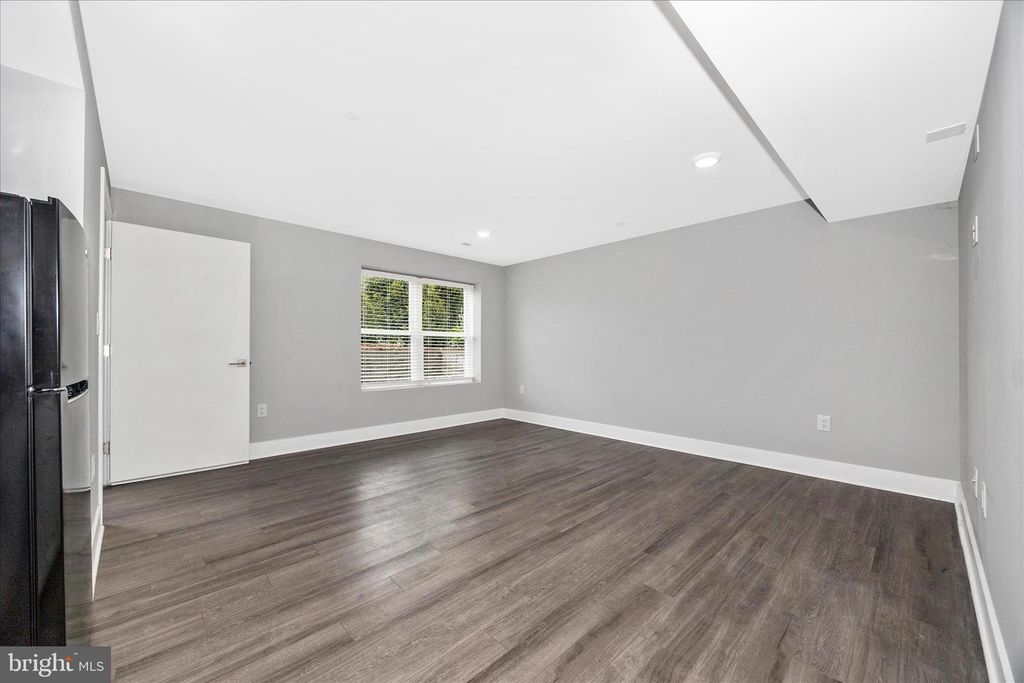 Image 42 of property listing at 4110 WESTON DR, Knoxville, MD 21758