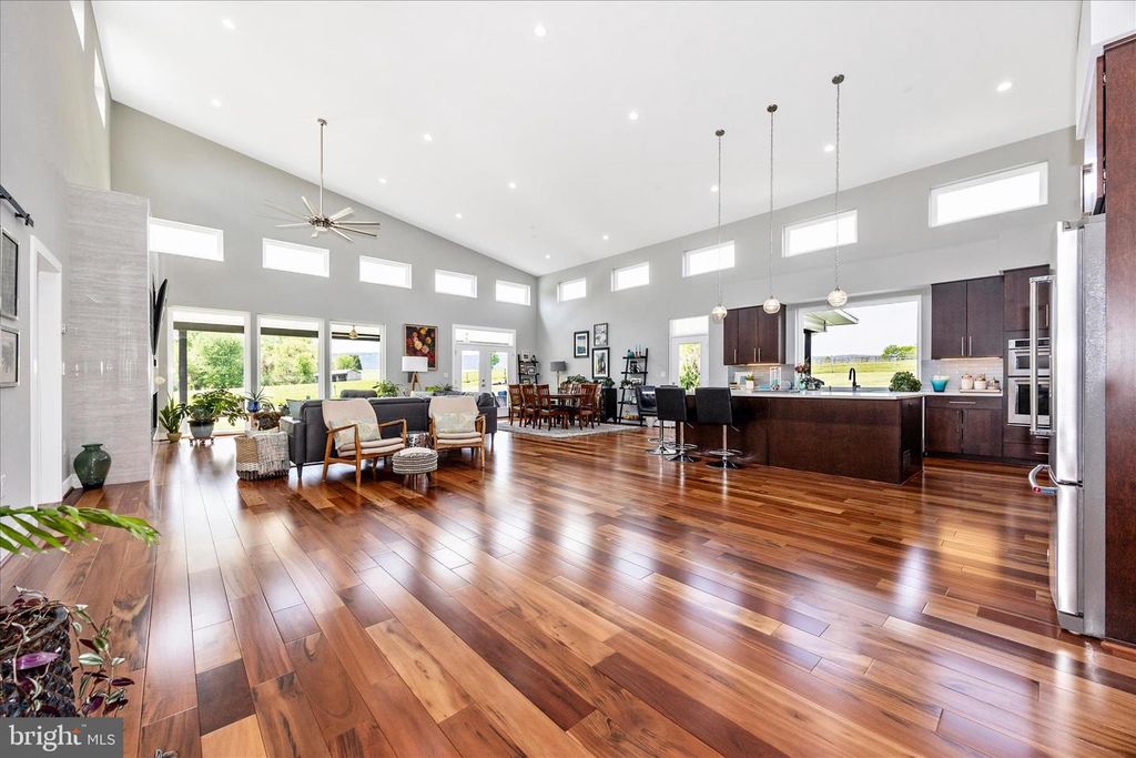 Image 5 of property listing at 4110 WESTON DR, Knoxville, MD 21758