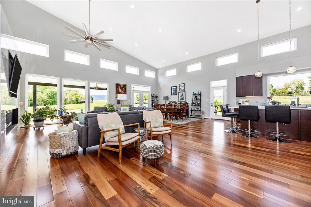 Image 6 of property listing at 4110 WESTON DR, Knoxville, MD 21758