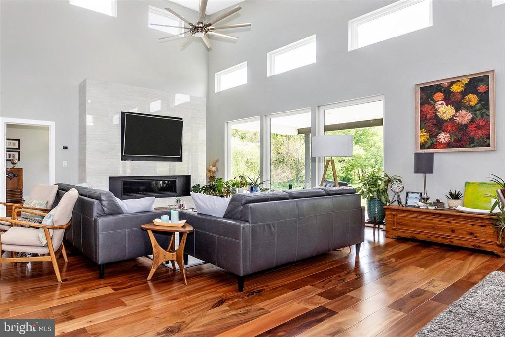 Image 8 of property listing at 4110 WESTON DR, Knoxville, MD 21758