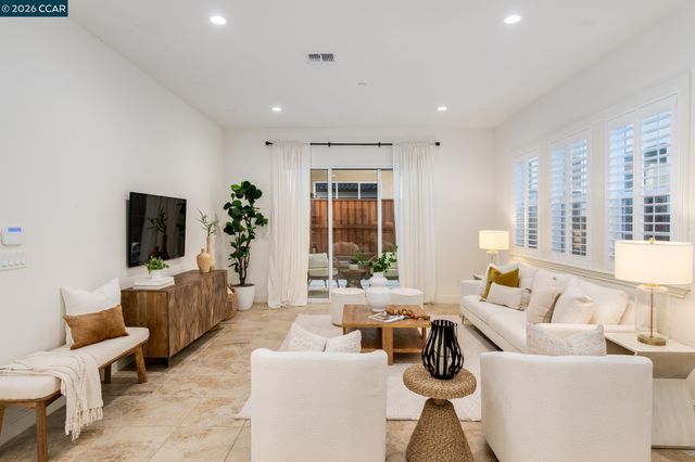 748 Roseum Ct, San Ramon, CA 94582