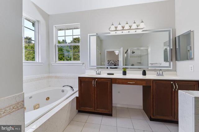 1437 CRANLEIGH LN, Williamstown, NJ 08094