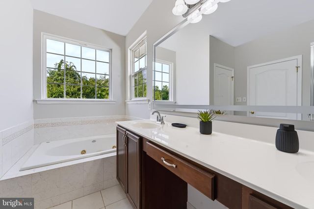 1437 CRANLEIGH LN, Williamstown, NJ 08094