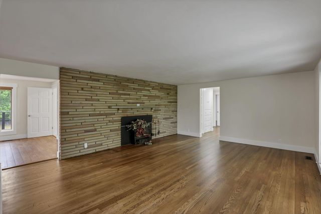 225 Edwards Road, Johnstown, OH 43031