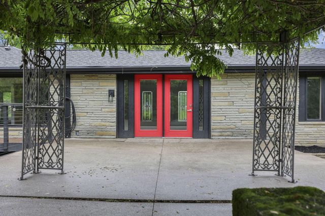 225 Edwards Road, Johnstown, OH 43031