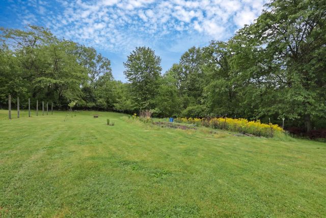 225 Edwards Road, Johnstown, OH 43031