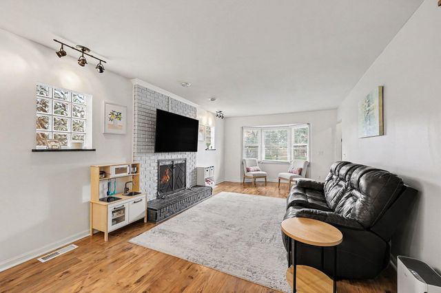 2182 Anita Avenue Avenue, Grosse Pointe Woods, MI 48236