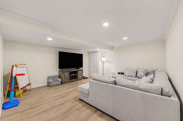2182 Anita Avenue Avenue, Grosse Pointe Woods, MI 48236