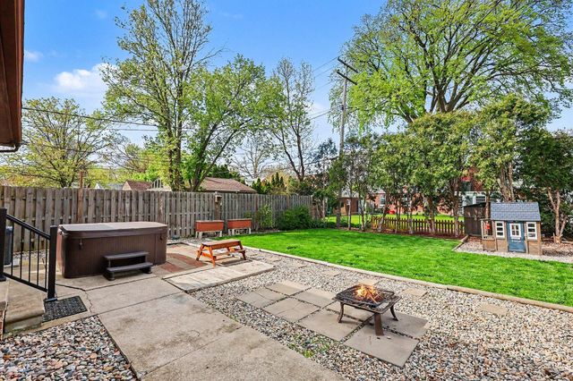 2182 Anita Avenue Avenue, Grosse Pointe Woods, MI 48236