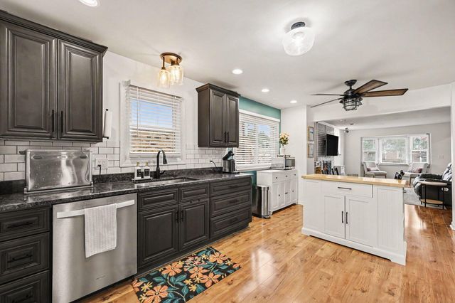 2182 Anita Avenue Avenue, Grosse Pointe Woods, MI 48236