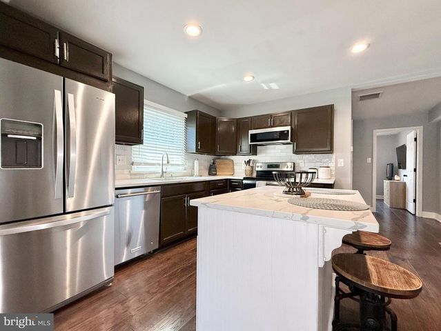 16 E 9TH AVE, Pine Hill, NJ 08021