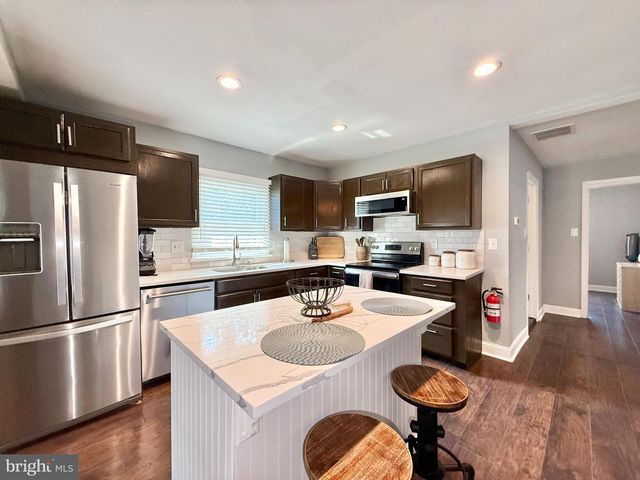 16 E 9TH AVE, Pine Hill, NJ 08021