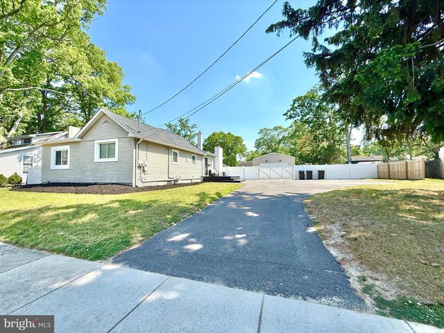 16 E 9TH AVE, Pine Hill, NJ 08021