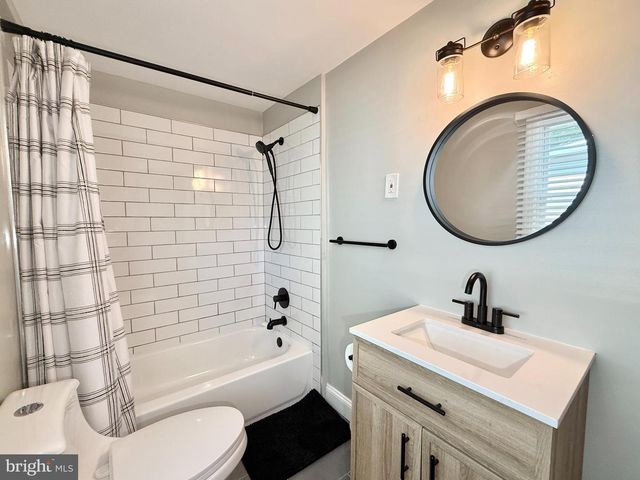 16 E 9TH AVE, Pine Hill, NJ 08021