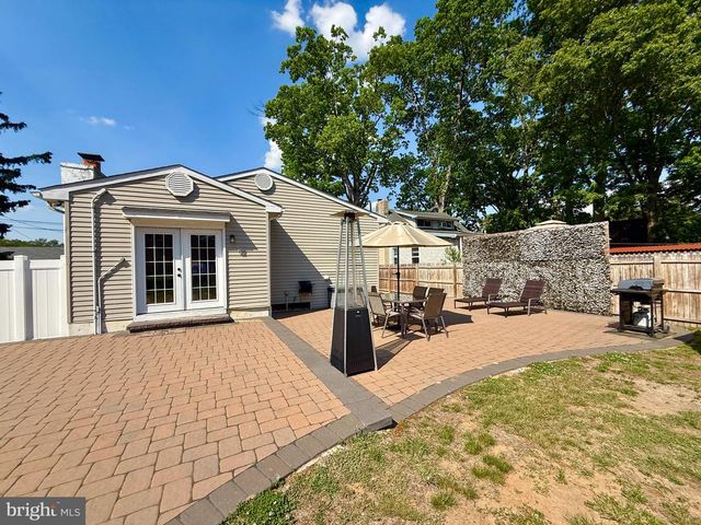 16 E 9TH AVE, Pine Hill, NJ 08021